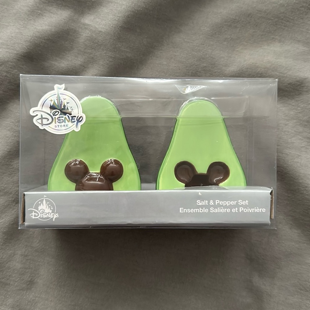 Disney Avocado Shaped Salt and Pepper Shaker NIB